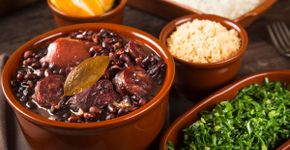 6 receitas de feijoada fáceis e saborosas para o almoço de sábado