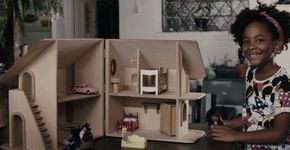 Documentário apresenta artesãs que confeccionam bonecas negras para suprir a falta do mercado