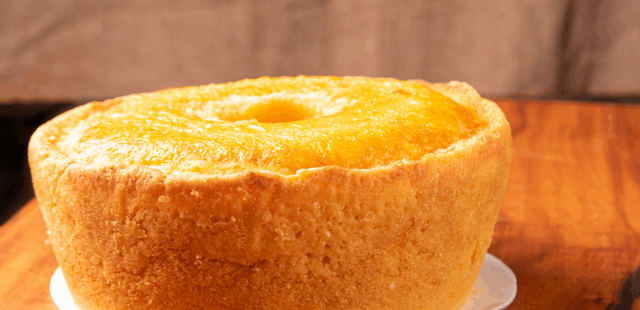 Você precisa fazer essa receita de bolo de pão de queijo: leva ingredientes simples e fica delicioso