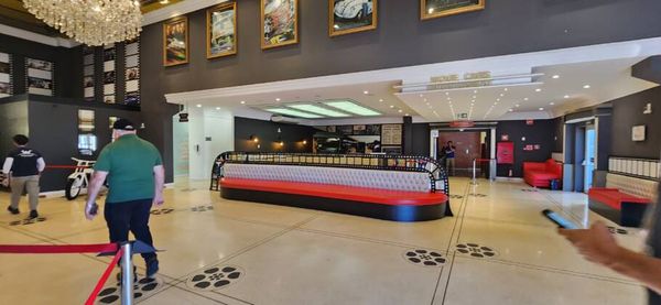 Hall de entrada do Movie Cars