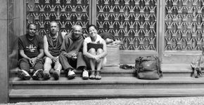 Fotógrafa passa o Dia dos Pais retratando a realidade de moradores de rua