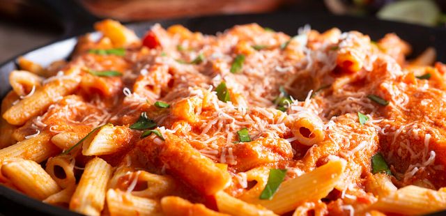 Receita fácil: macarrão sem sujeira e pronto no forno