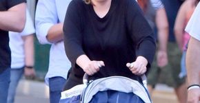 [Fotos] Adele vai à Disney e veste o filho Angelo de princesa