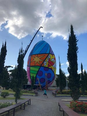 Com 15 metros de altura e 8,72 metros de diâmetro, a escultura é considerada a maior do gênero do mundo