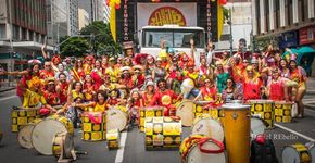 Aguarde: o abre alas