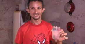 Agricultor cava poço dentro do quarto e compartilha água no Ceará