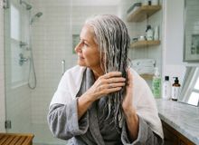 Featured side: Cabelos brancos e quebradiços após os 60 anos: como hidratá-los antes de lavar com ingredientes caseiros