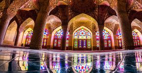 O show de cores e beleza da Mesquita Nasir ol Molk