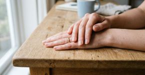 Aprenda como manter unhas naturais bonitas e elegantes sem depender de esmalte todo dia