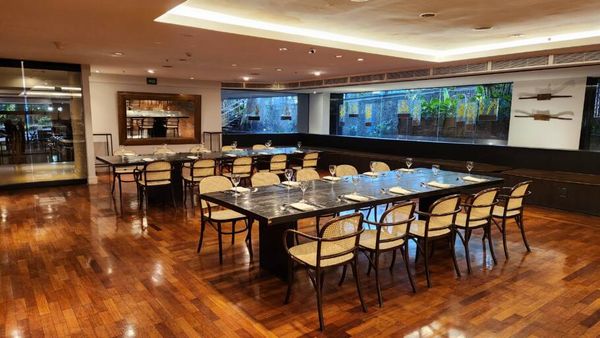 Os ambientes contam com tecnologia integrada, infraestrutura para eventos híbridos e diferentes configuraçõe