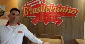 Ex-comissário larga a carreira para vender comida em caixinha