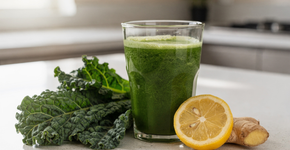 Suco verde potente: o que acontece com seu corpo ao combinar couve, limão e gengibre