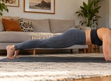 Featured side: Sem aparelhos e sem pesos: o exercício parado no lugar que pode ajudar a fortalecer o abdômen com poucos minutos de prática