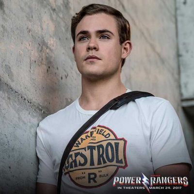 Dacre Montgomery como Jason Scott