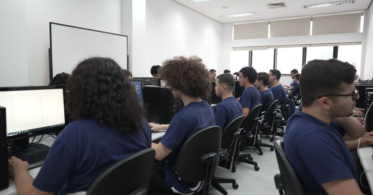 Instituto PROA oferece curso gratuito de programação a jovens