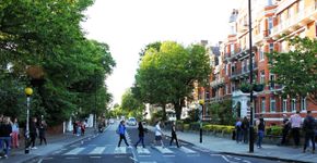 Fãs fazem viagem à história dos Beatles em passeio por Londres