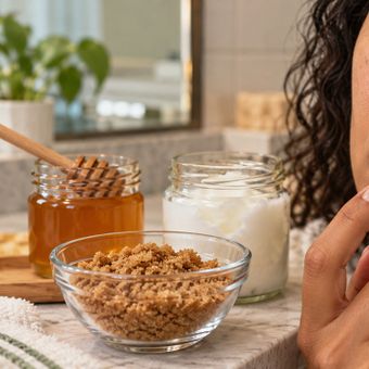 Featured mobile: Sem esfoliante caro: conheça os cuidados simples que podem ajudar a suavizar a textura áspera e melhorar a aparência dos lábios