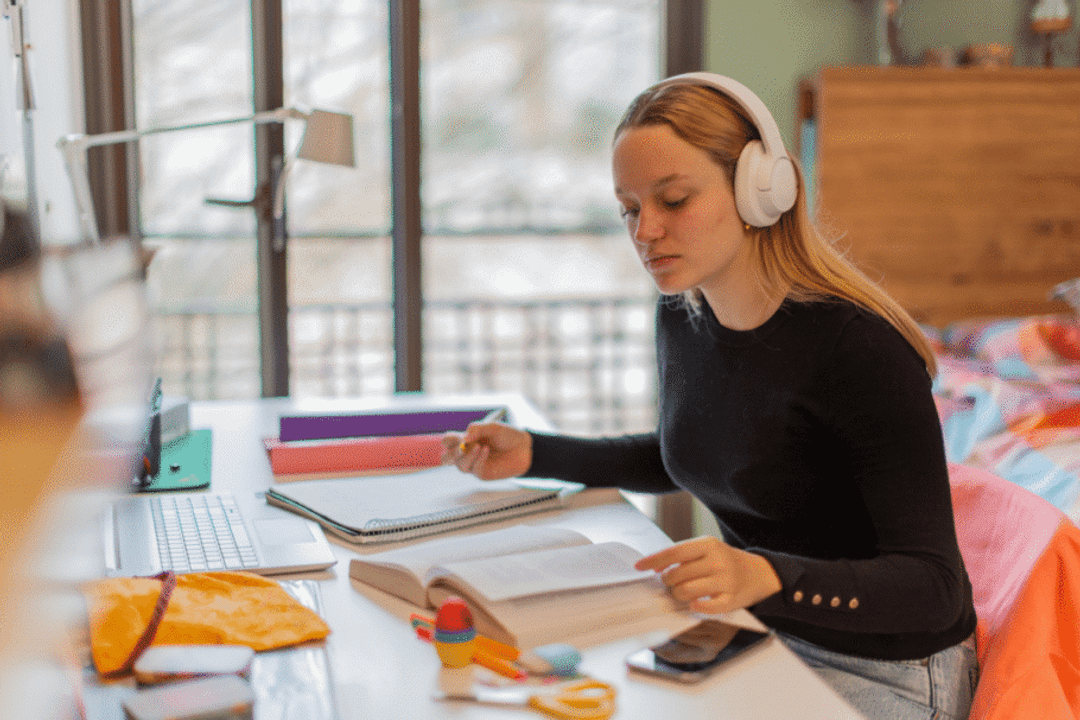 Retomar os exercícios depois da avaliação pode revelar dificuldades que precisam ser trabalhadas nos estudos (Imagem: Basilico Studio Stock | Shutterstock)