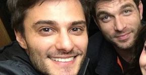 Após se assumir gay, Hugo Bonemer questiona furor da mídia