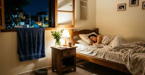 Umidificador caseiro: como usar uma toalha úmida e ervas aromáticas para melhorar o ar do quarto durante a noite