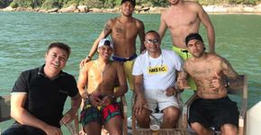 Amigo de celebridades, David Brazil é criticado na web e rebate