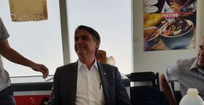 Estão pagando até R$ 111 mil para jantar perto de Jair Bolsonaro