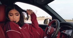 Kylie Jenner faz post no Twitter e Snapchat perde R$ 4 bilhões