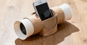 Esse truque com rolinho de papel faz som do seu celular parecer um megafone