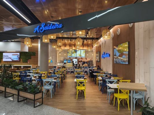 Novas opções comerciais incluem  café, farmácia, livraria, restaurante e farmácia