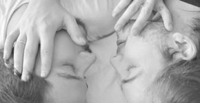 Fotógrafa retrata casal gay a fim de desmitificar promiscuidade