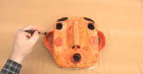 Tutorial ensina como fazer uma máscara de papel machê para crianças
