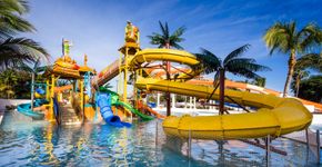 Hotel no México inaugura parque aquático com tobogãs radicais