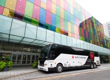 Featured side: Air Canada lança ônibus executivo entre aeroporto e o centro de Montreal