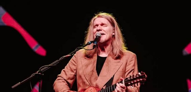 Humberto Gessinger no show Acústicos Engenheiros do Hawaii