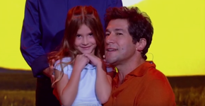 Filha de Daniel canta Adele na TV e internet cai de amores