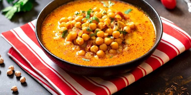 Featured main: Curry de grão-de-bico no estilo indiano cremoso e cheio de sabor