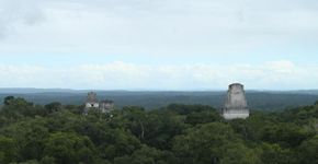 Conheça a cidade Tikal e suas enormes pirâmides maias
