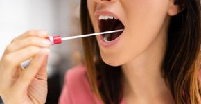 Saiba o que é saliva doce e o que ela revela sobre sua saúde bucal