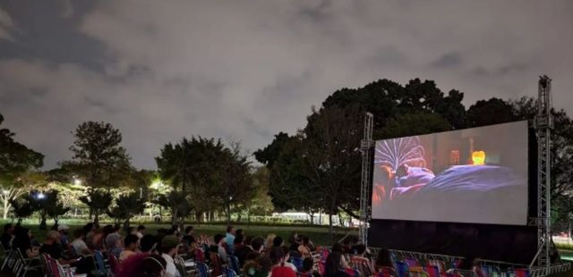 Cine na Praça