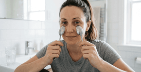 Por que você deve congelar colheres de chá e como usá-las do jeito certo de manhã?