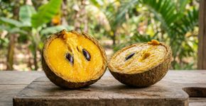 A fruta tropical que tem cor de pôr do sol e sabor de baunilha com mamão