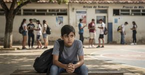 O que significa se sentir diferente das pessoas da sua idade?