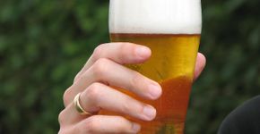 Pessoas viciadas em beber podem receber auxílio mensal do INSS