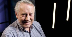 Bilionário de 83 anos doa fortuna para educar crianças na Irlanda