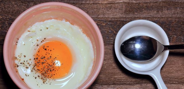 Faça um delicioso ovo no micro-ondas em apenas 2 minutos para o café da manhã