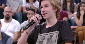 Filho de casal homoafetivo dá lição contra homofobia