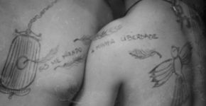 Exposição utiliza corpo dos modelos como tela para desenhos e frases