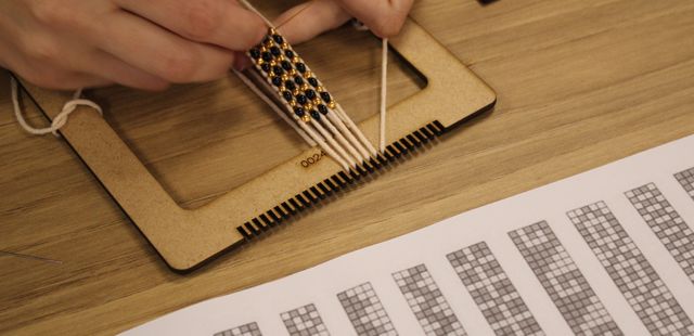 ‘Tecer-Programar’: Oficina de tecelagem com miçangas