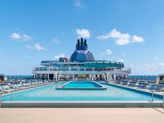 A Pool Deck, piscina principal do navio
