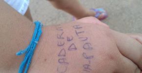 Pai se revolta ao ver mão da filha rabiscada por professora